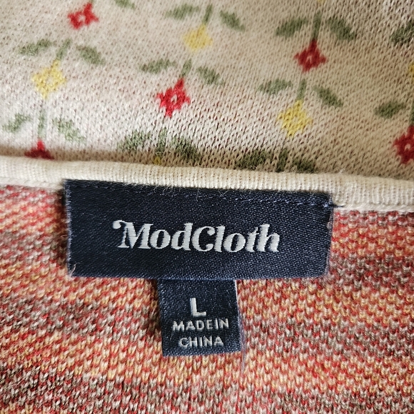 Modcloth Floral V Neck Shoet Sleeve Sweater - Picture 8 of 9